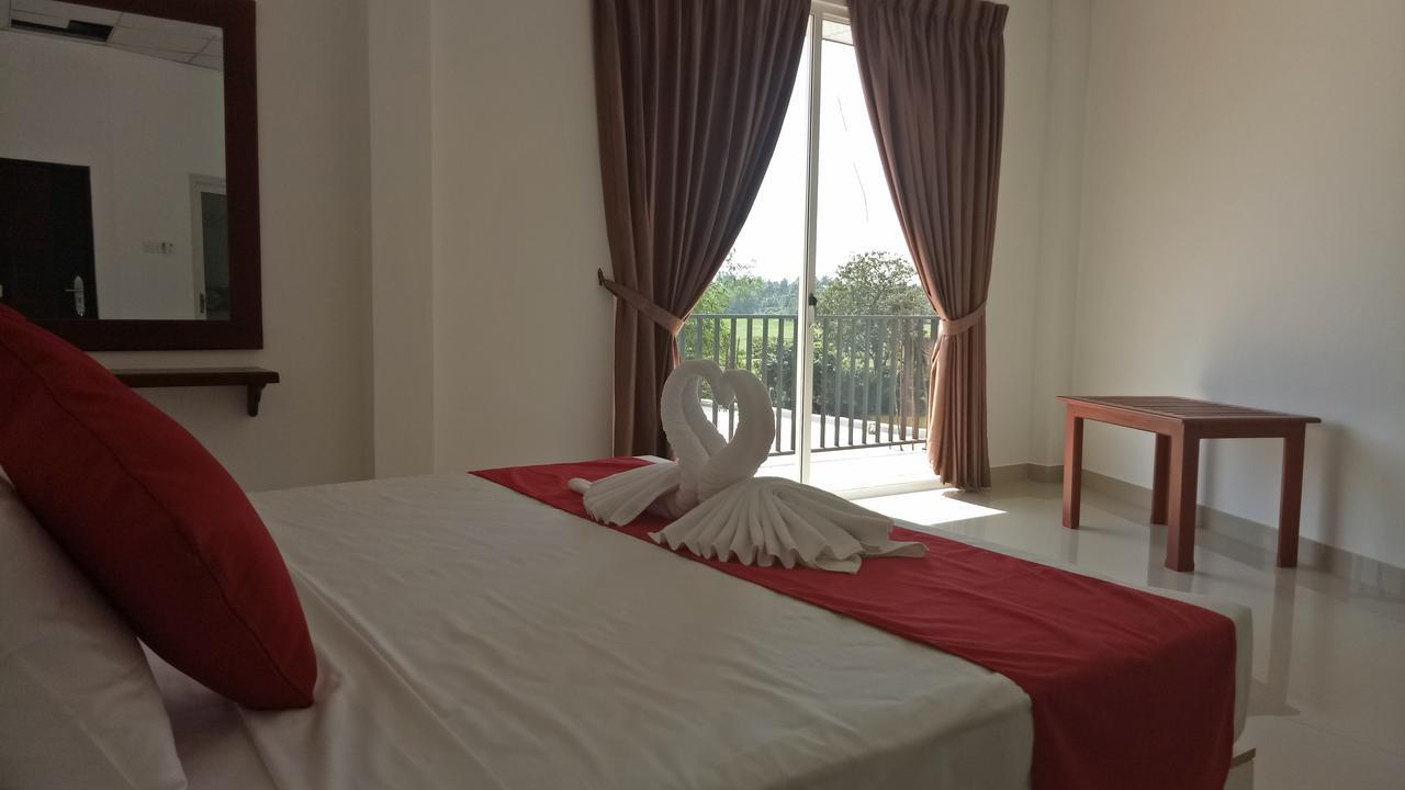 Grand Riverine Bed & Breakfast Kotugoda Luaran gambar