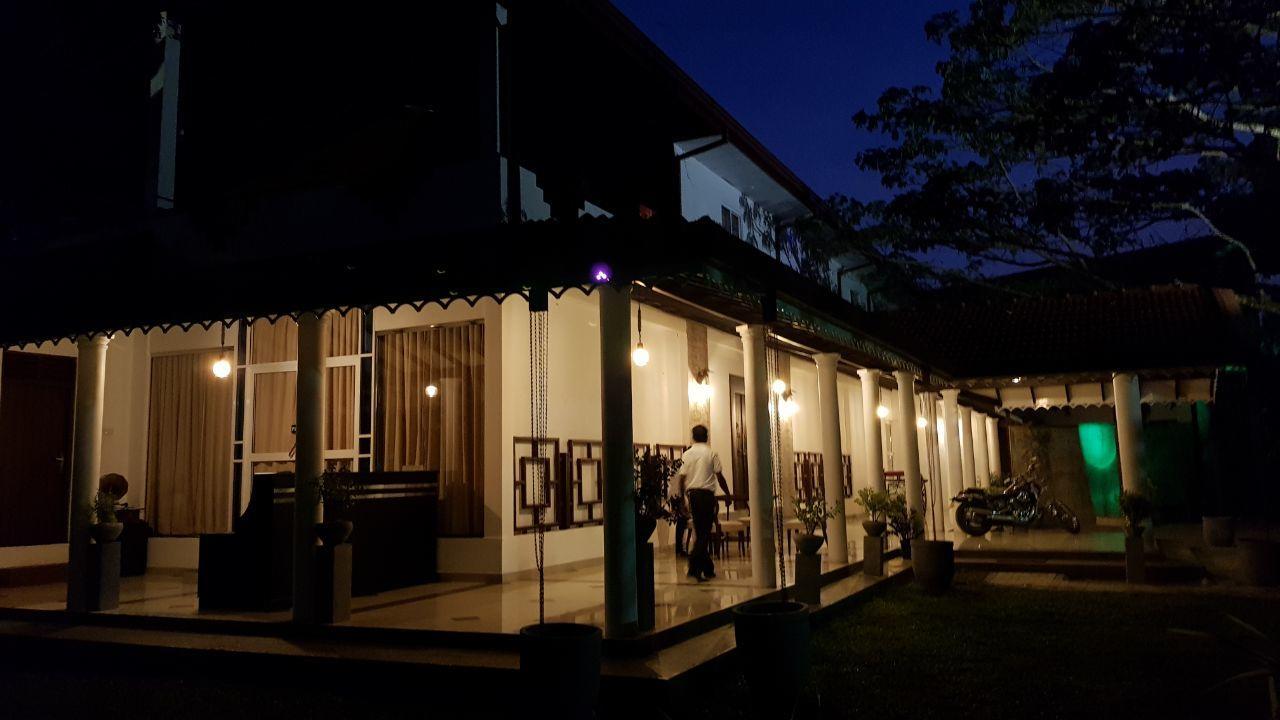 Grand Riverine Bed & Breakfast Kotugoda Luaran gambar